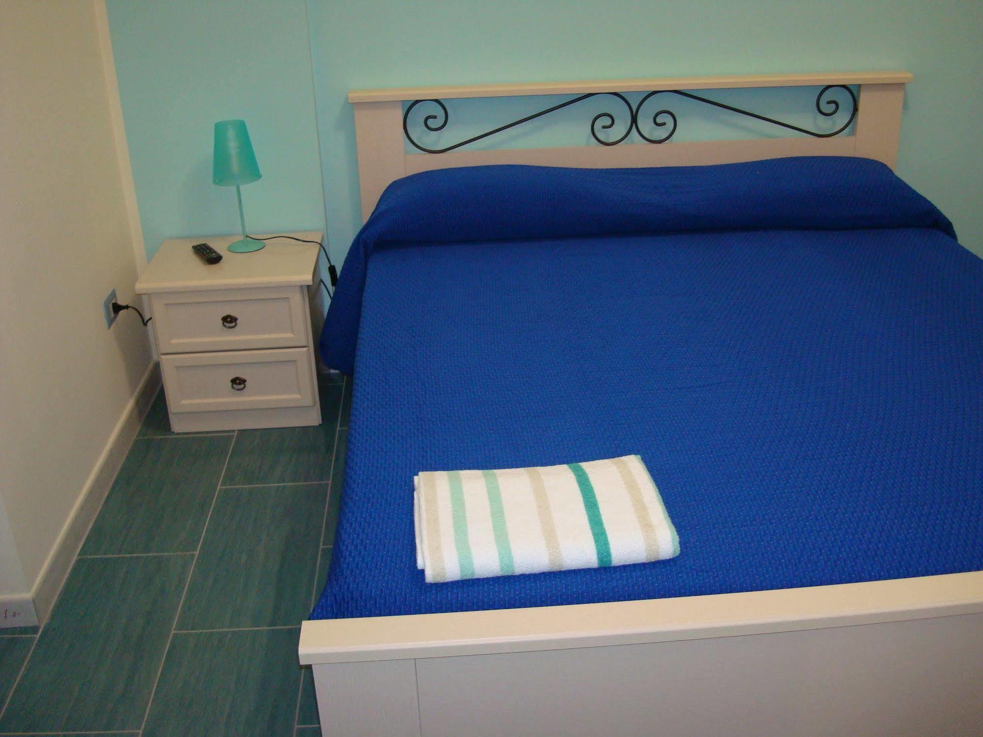 Guest House Mare E Luna Fiumefreddo Bruzio Εξωτερικό φωτογραφία