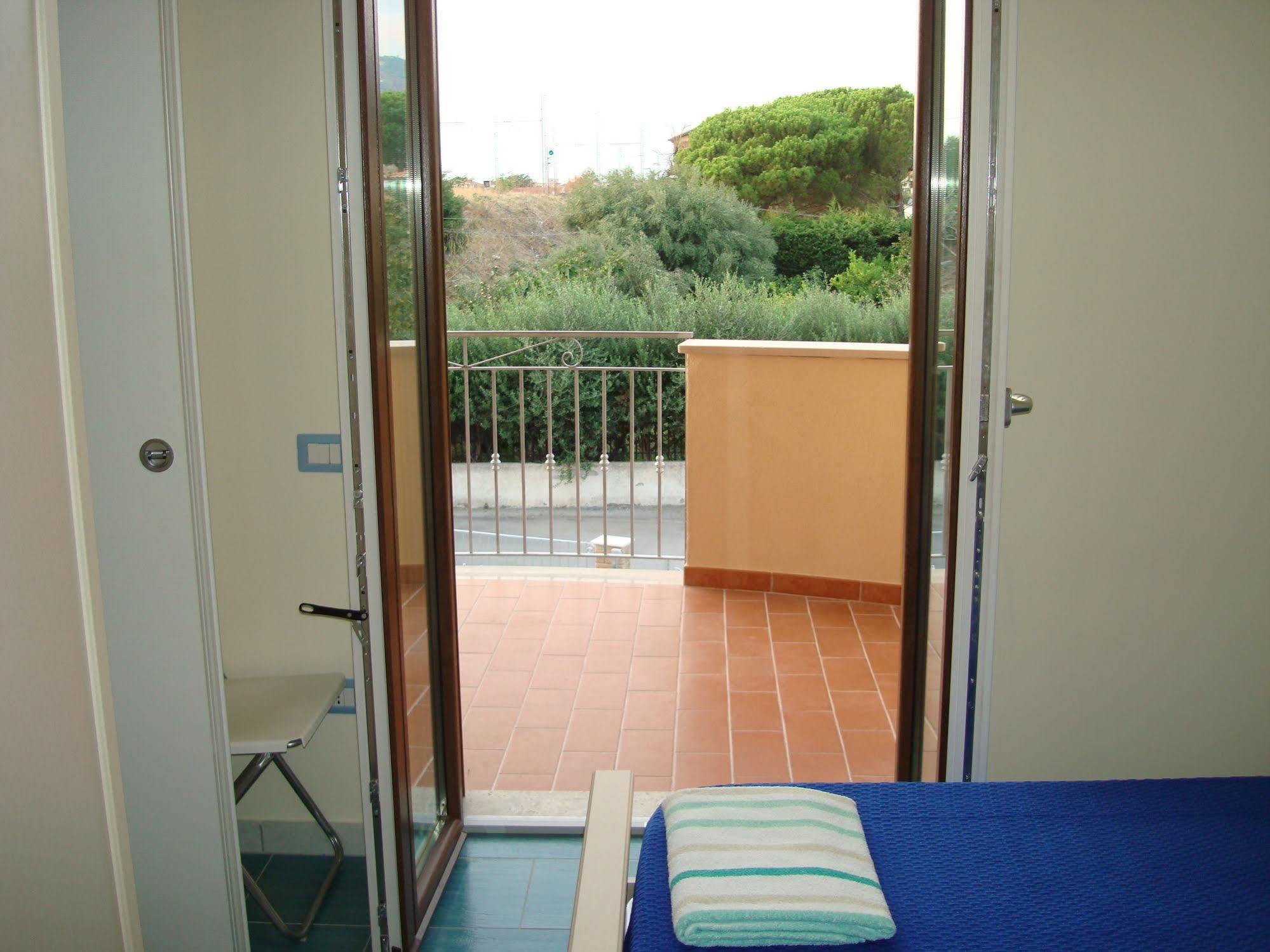 Guest House Mare E Luna Fiumefreddo Bruzio Εξωτερικό φωτογραφία
